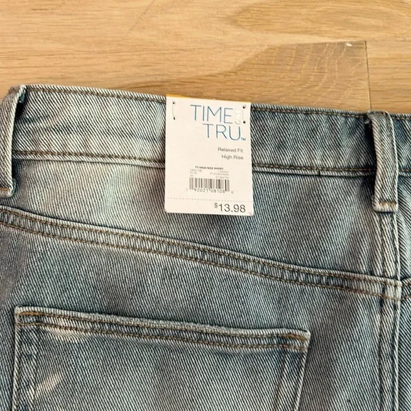 NWT Relaxed Fit- High Rise Denim Shorts - Picture 4 of 6